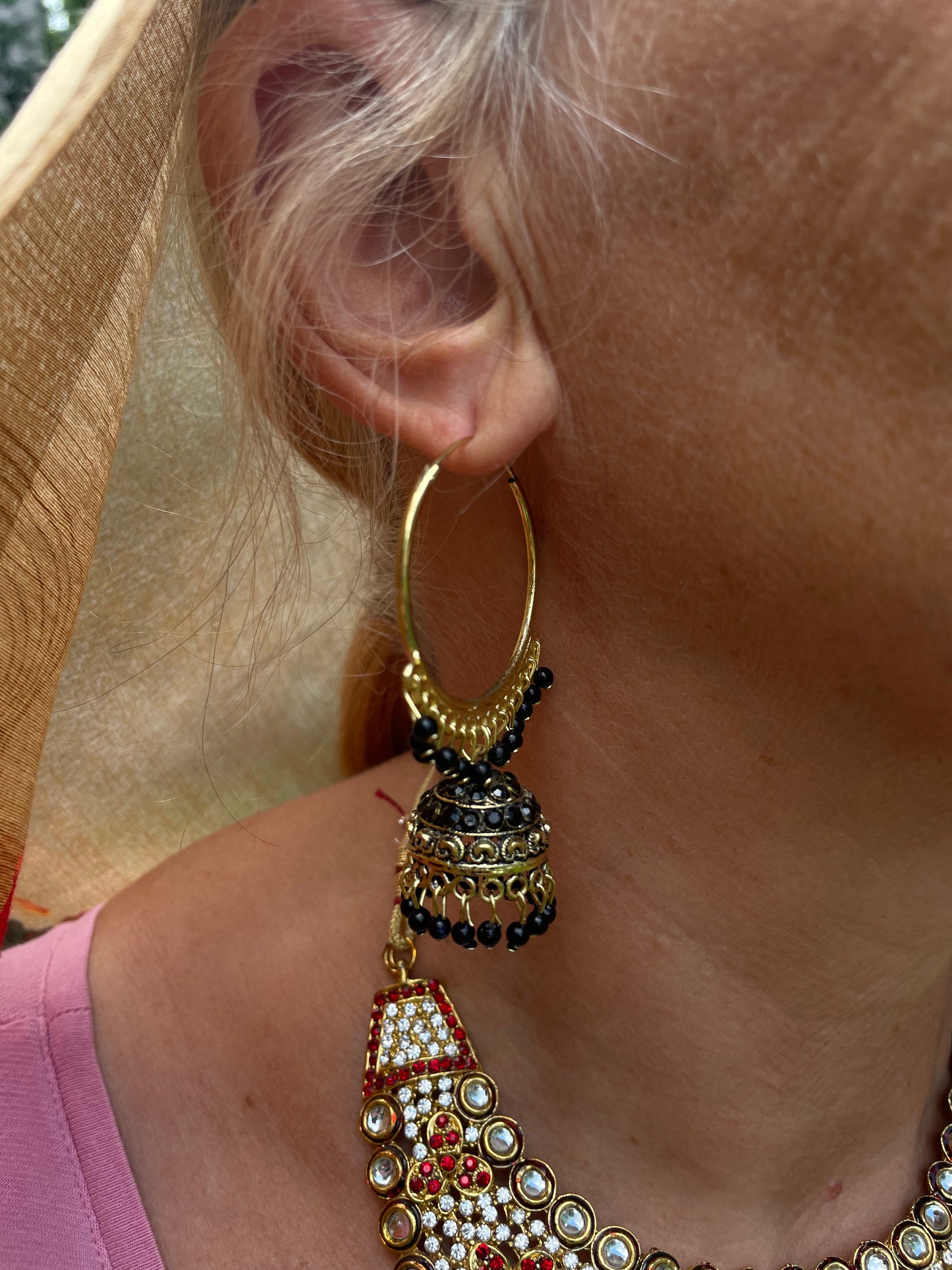Jhumka auskarai - varpelio formos auskarai