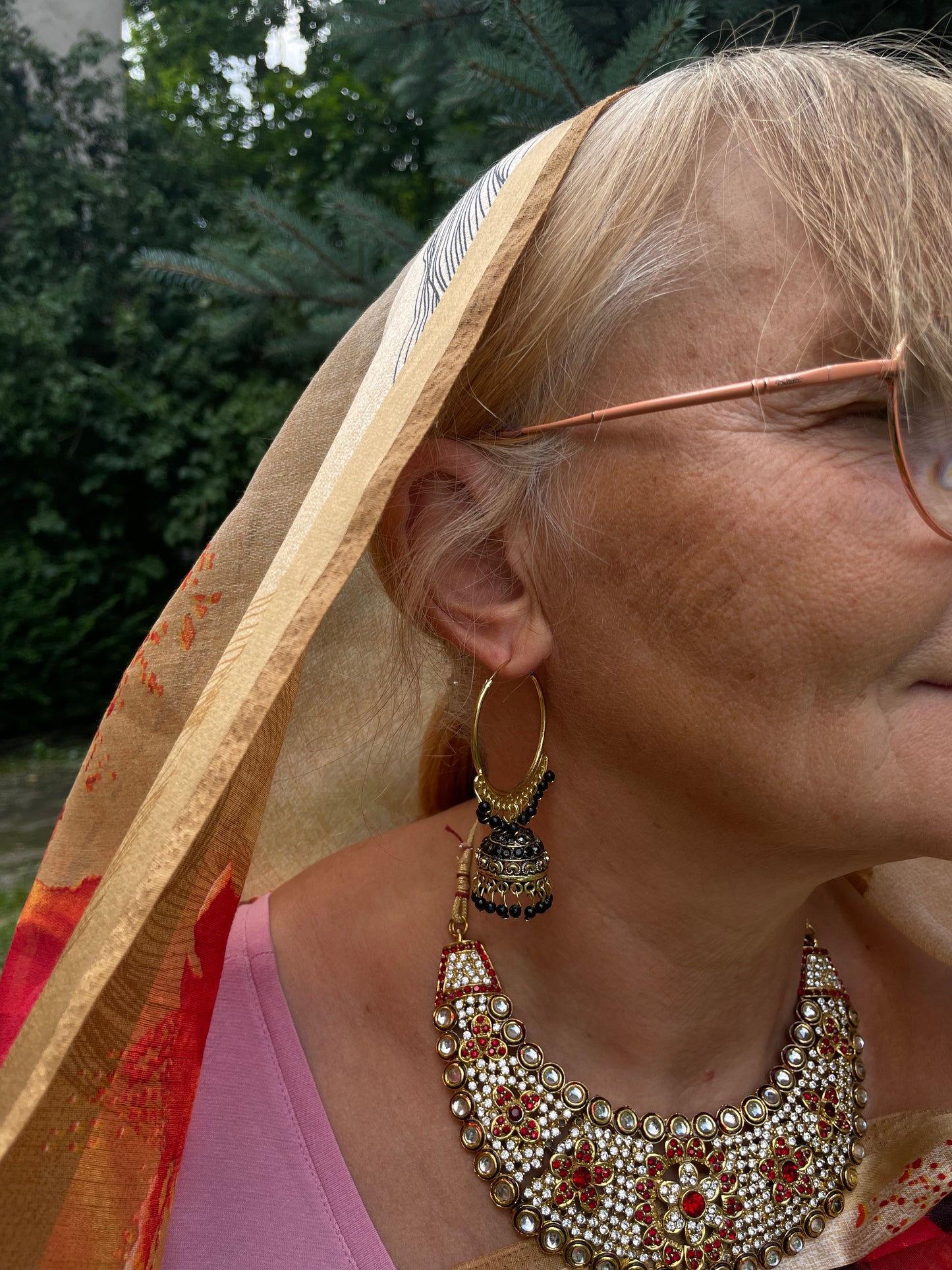 Jhumka auskarai - varpelio formos auskarai