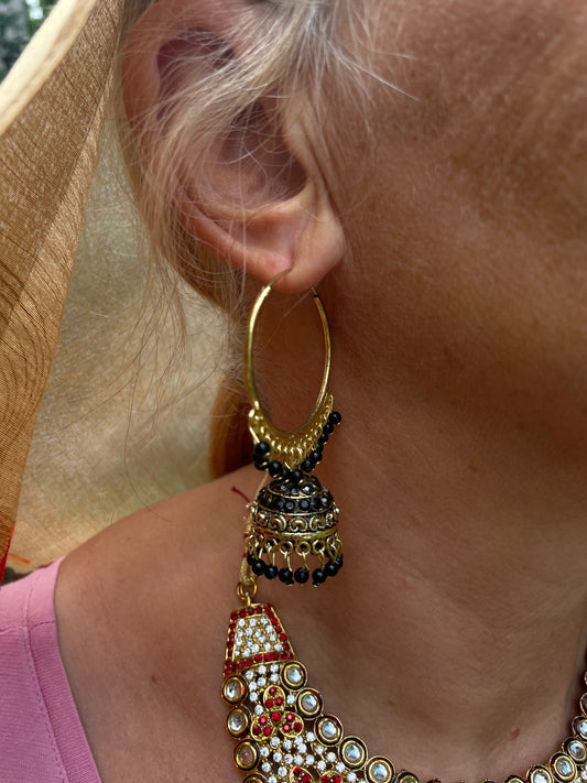 Jhumka auskarai - varpelio formos auskarai